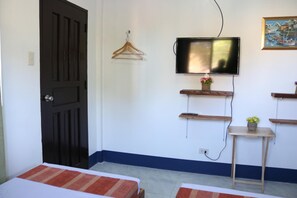 Premium bedding, desk, free WiFi, bed sheets - Keen's Place (Puerto Princesa)