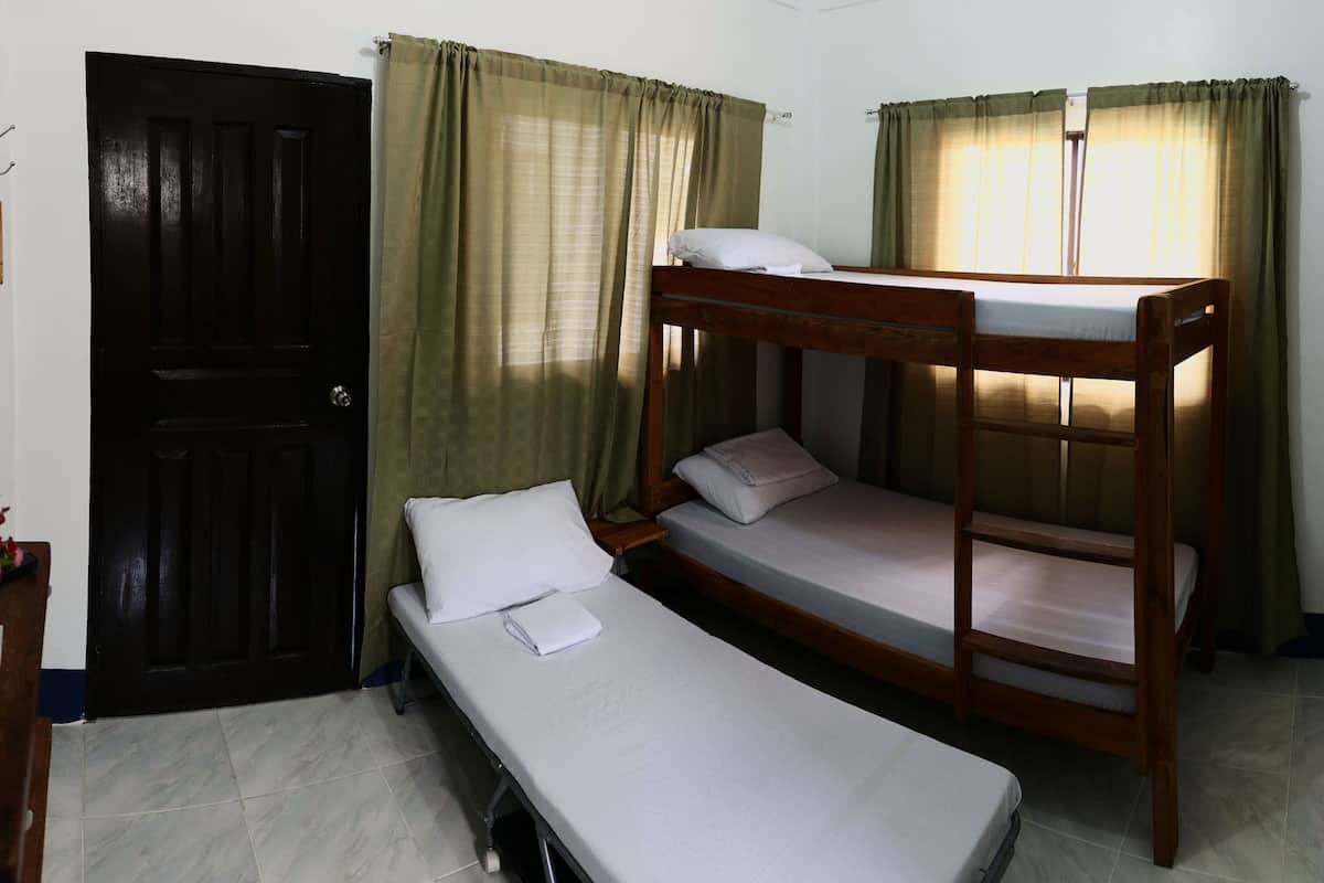 Standard Triple Room | Premium bedding, desk, free WiFi, bed sheets