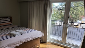 Blackout curtains, free WiFi - Dunbar Guest House (Vancouver)