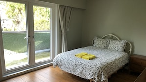 Blackout curtains, free WiFi - Dunbar Guest House (Vancouver)