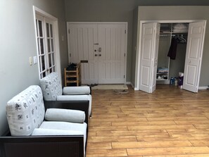Living area - Dunbar Guest House (Vancouver)