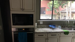 Private kitchen - Dunbar Guest House (Vancouver)