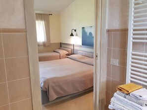 Free cots/infant beds, rollaway beds, free WiFi, bed sheets - Agriturismo La Facenda (Orbetello)