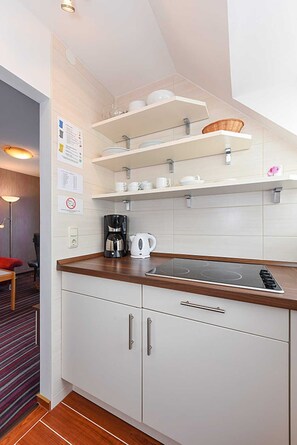 Køleskab, mikrobølgeovn, opvaskemaskine