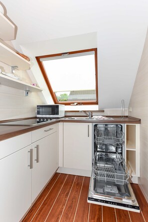 Kühlschrank, Mikrowelle, Geschirrspüler