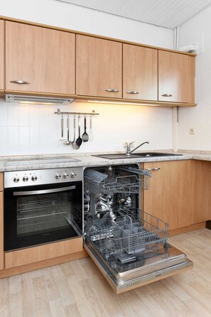 Kühlschrank, Mikrowelle, Geschirrspüler