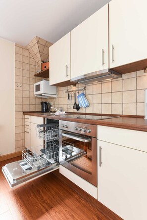 Fridge, microwave, oven, dishwasher - Apartment 2 - Howe plating 2 (Esens)