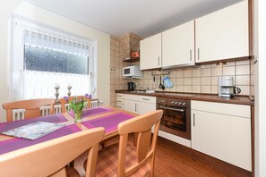 Fridge, microwave, oven, dishwasher - Apartment 2 - Howe plating 2 (Esens)