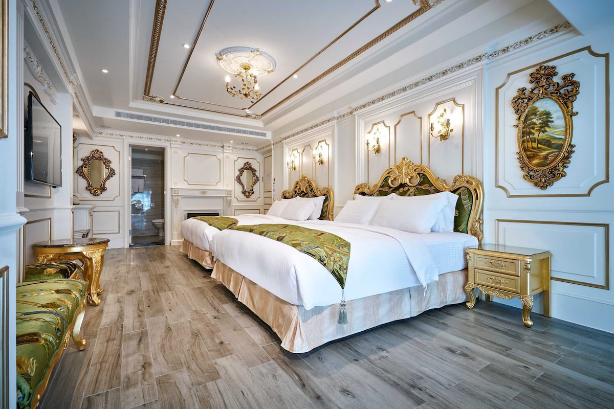 royal quadruple room, 1 bedroom, non smoking, partial lake view | 1 bedroom, premium bedding, down duvets, pillow-top beds