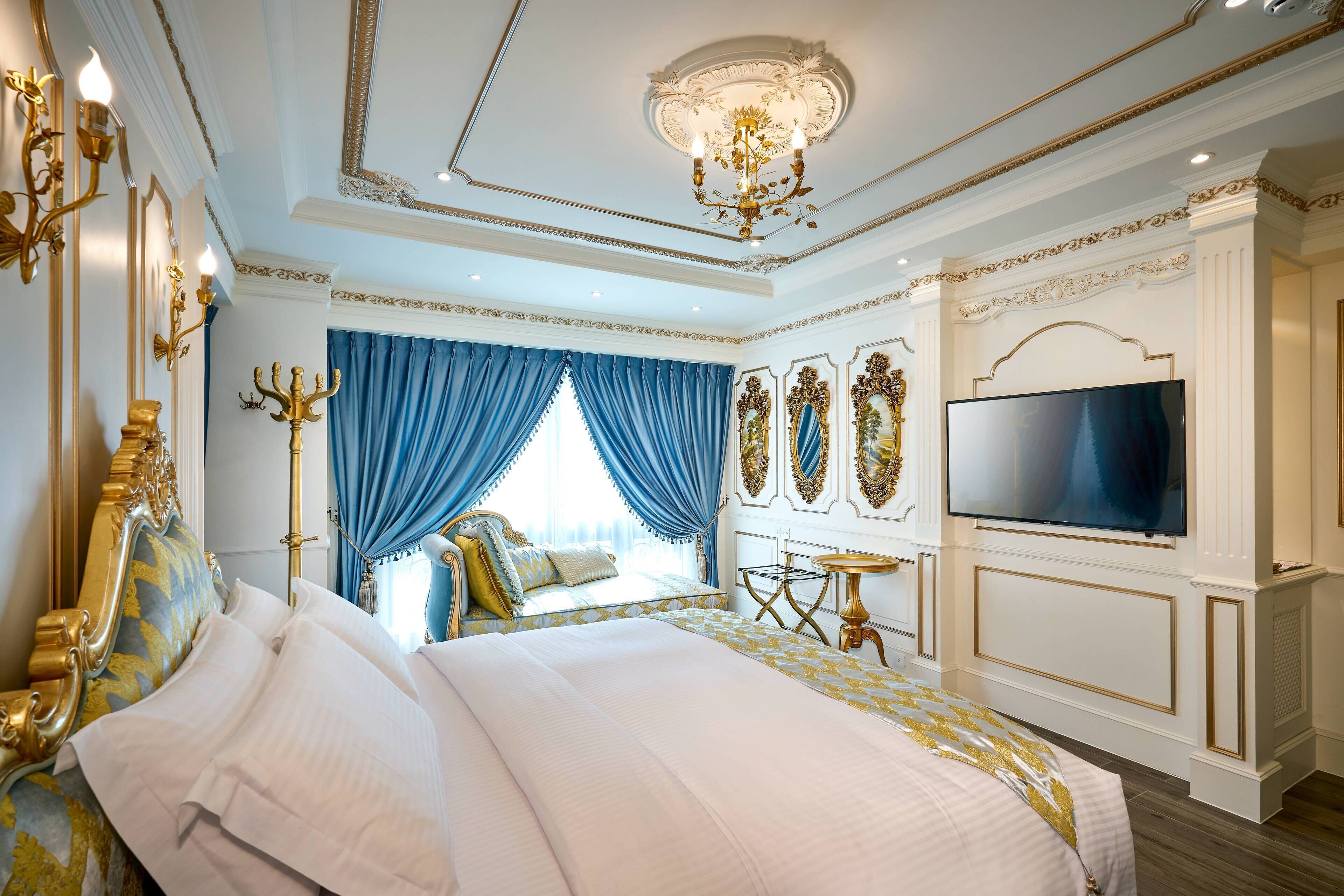 premium double room, 1 king bed, non smoking, mountain view | 1 bedroom, premium bedding, down duvets, pillow-top beds