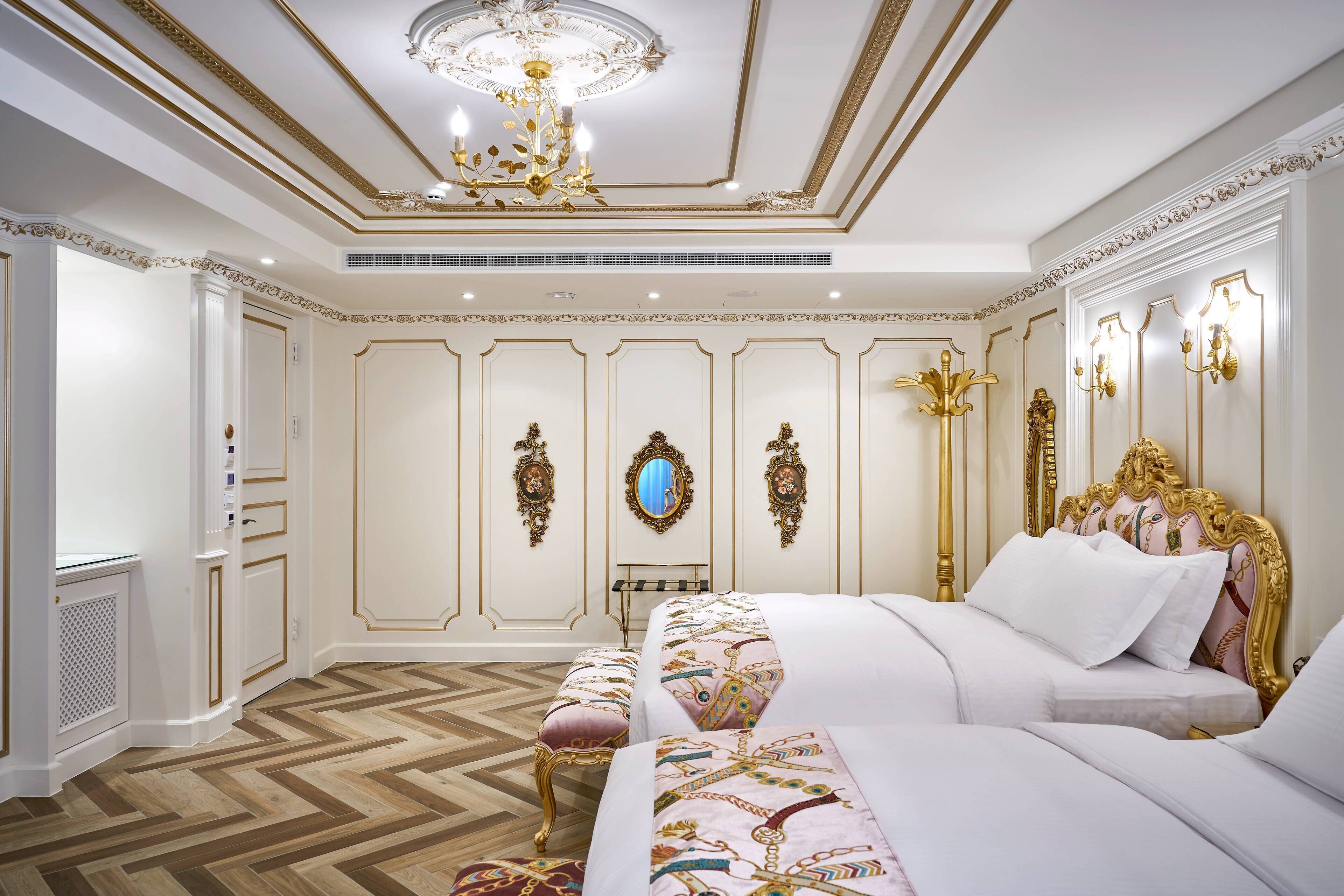 royal quadruple room, 1 bedroom, non smoking, partial lake view | 1 bedroom, premium bedding, down duvets, pillow-top beds