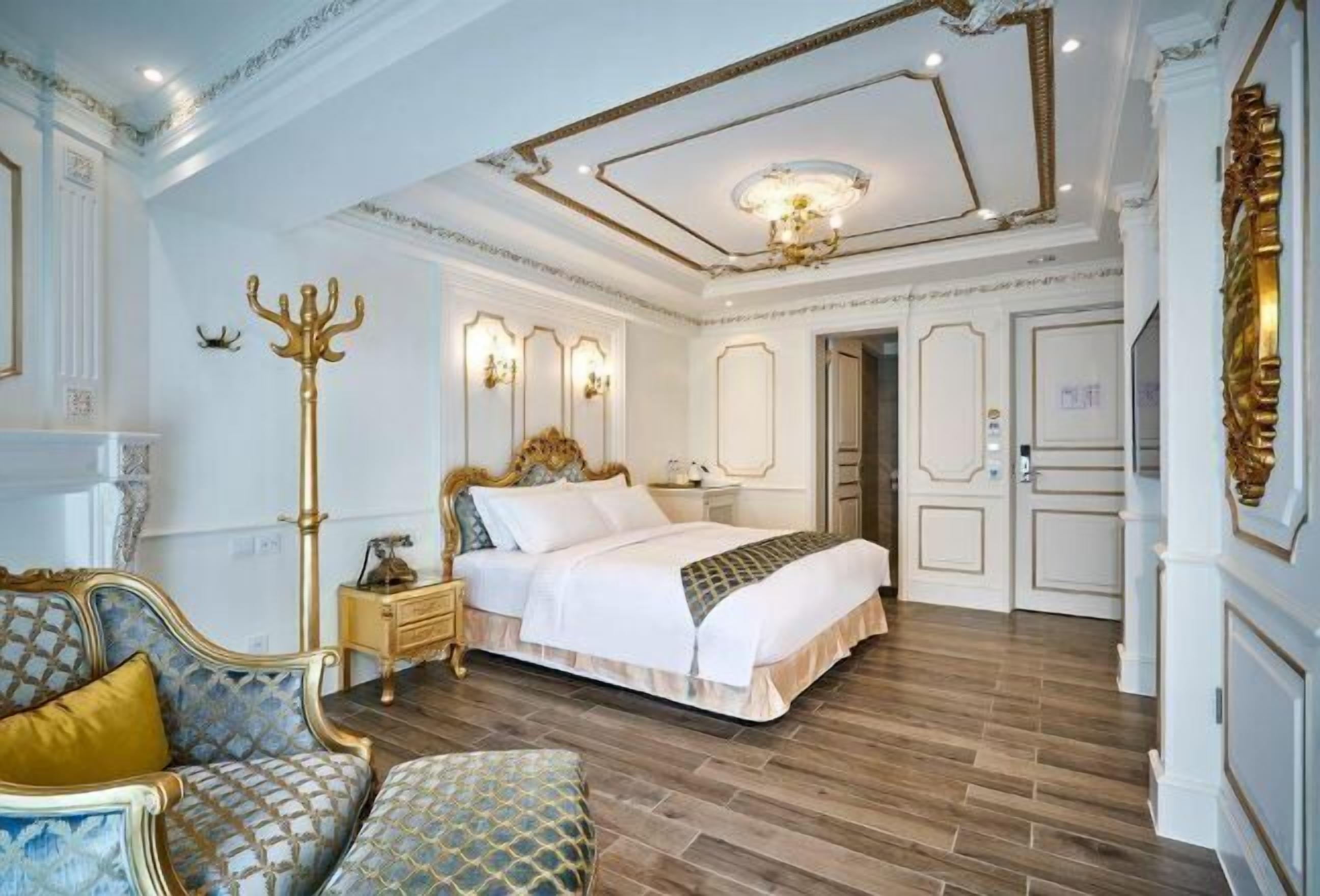 高档床上用品、羽绒被、加厚床垫、特色装修