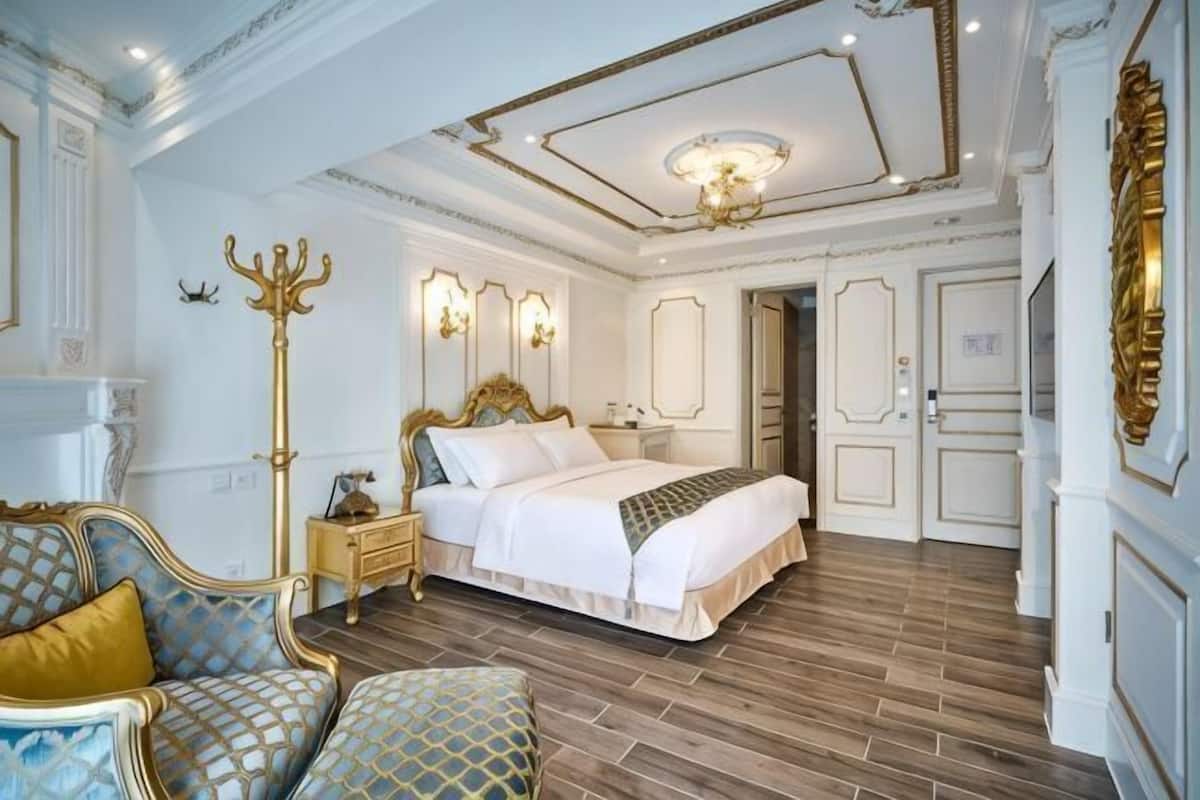 Premium bedding, down duvets, pillow-top beds, blackout curtains