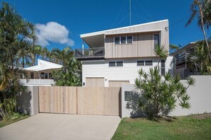 Exterior - Ocean Breeze - Sunshine Beach Family Home (Sunshine Beach)