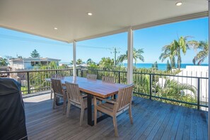 Outdoor dining - Ocean Breeze - Sunshine Beach Family Home (Sunshine Beach)