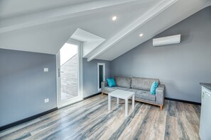 1 bedroom, in-room safe, laptop workspace, soundproofing