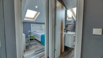 1 bedroom, in-room safe, laptop workspace, soundproofing
