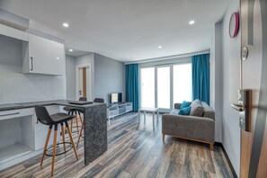 Streetview Suite 21 | 1 kamar tidur, brankas, ruang kerja ramah laptop, dan kedap suara