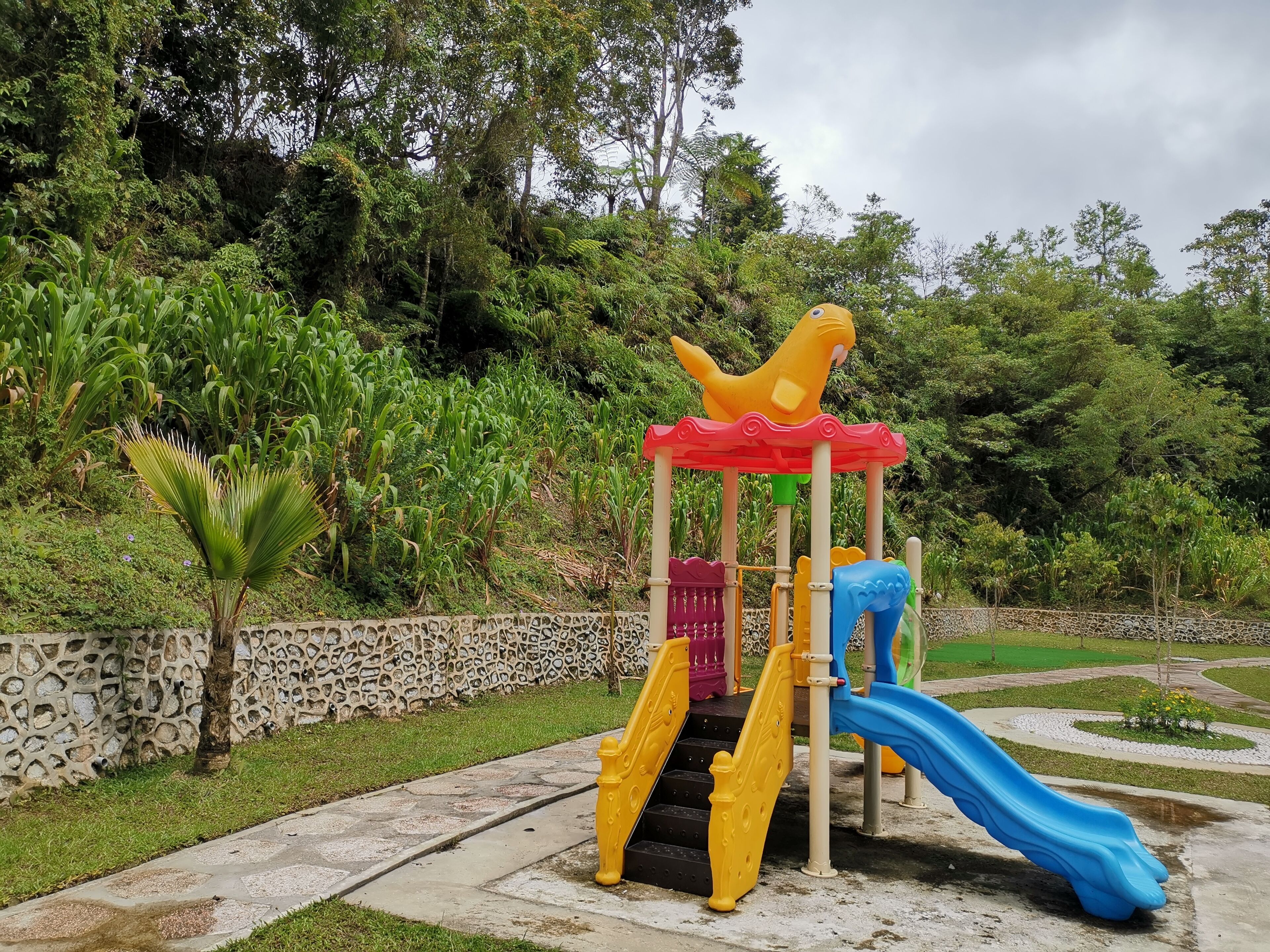 Tempat bermain anak - outdoor
