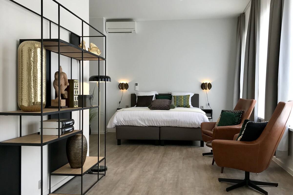 deluxe suite | egyptian cotton sheets, premium bedding, desk, laptop workspace