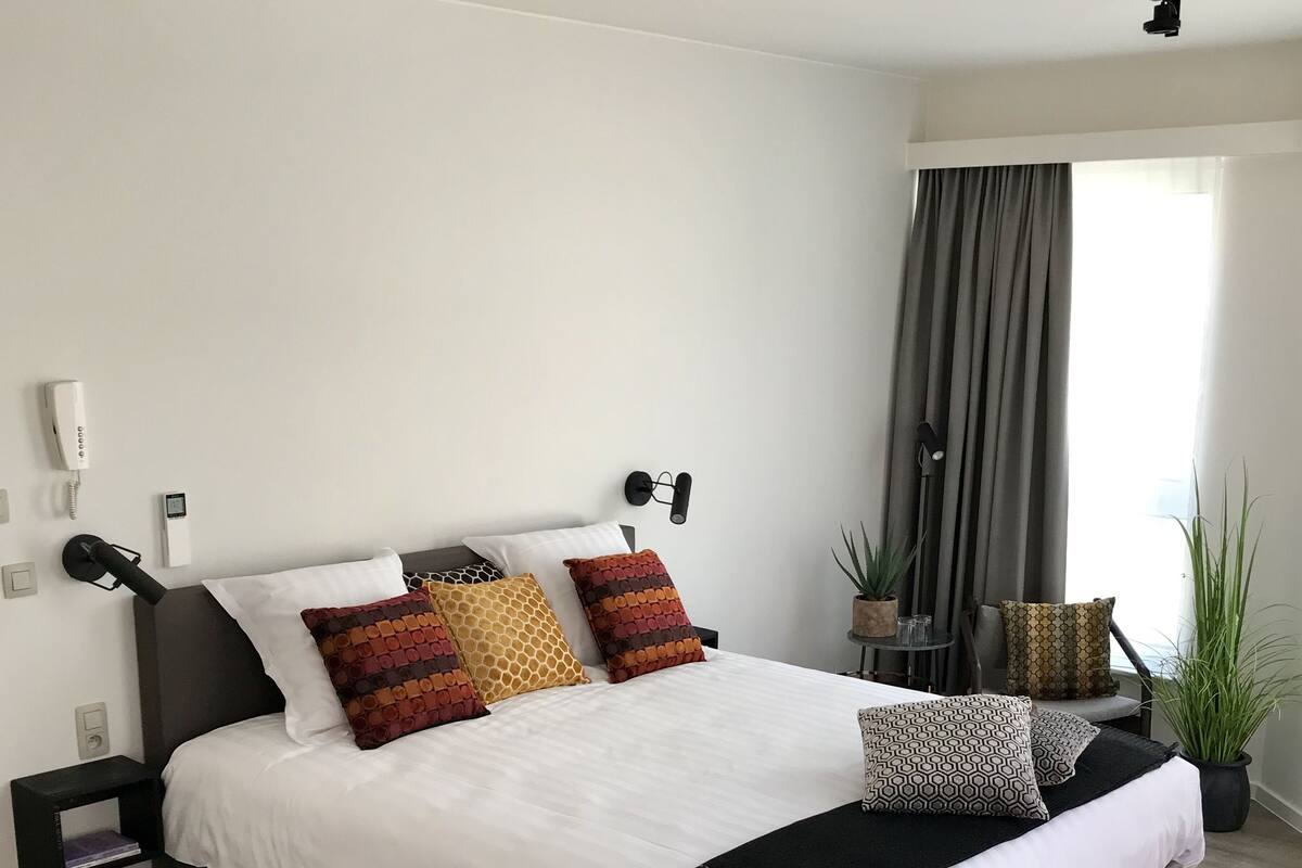 Egyptian cotton sheets, premium bedding, desk, laptop workspace