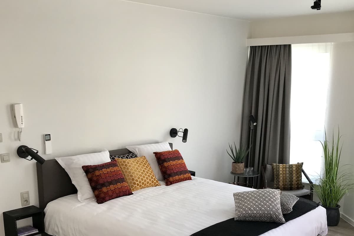 Egyptian cotton sheets, premium bedding, desk, laptop workspace