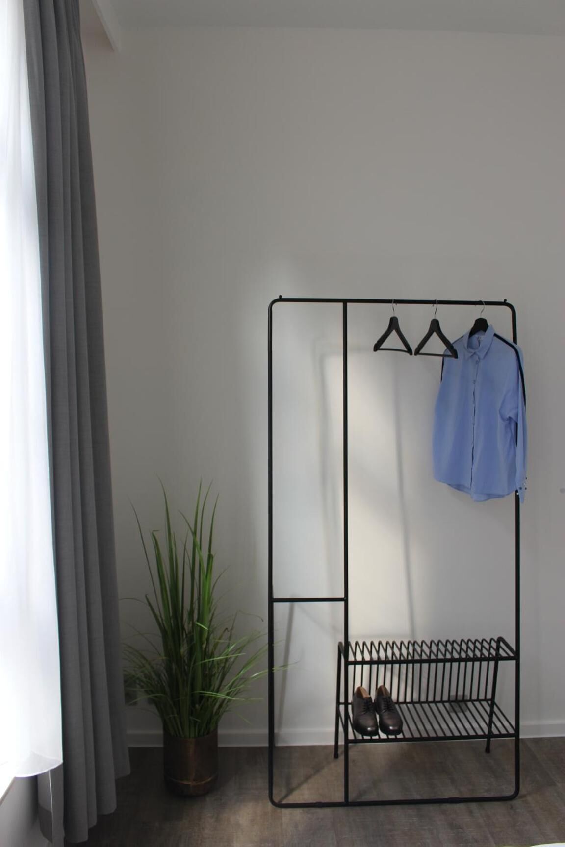 egyptian cotton sheets, premium bedding, desk, laptop workspace