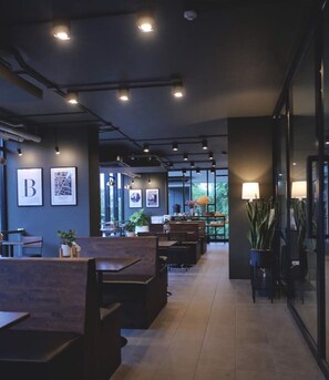 Desayuno a la carta todos los días (con cargo)