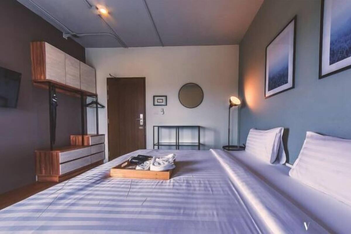 Desk, free WiFi, bed sheets