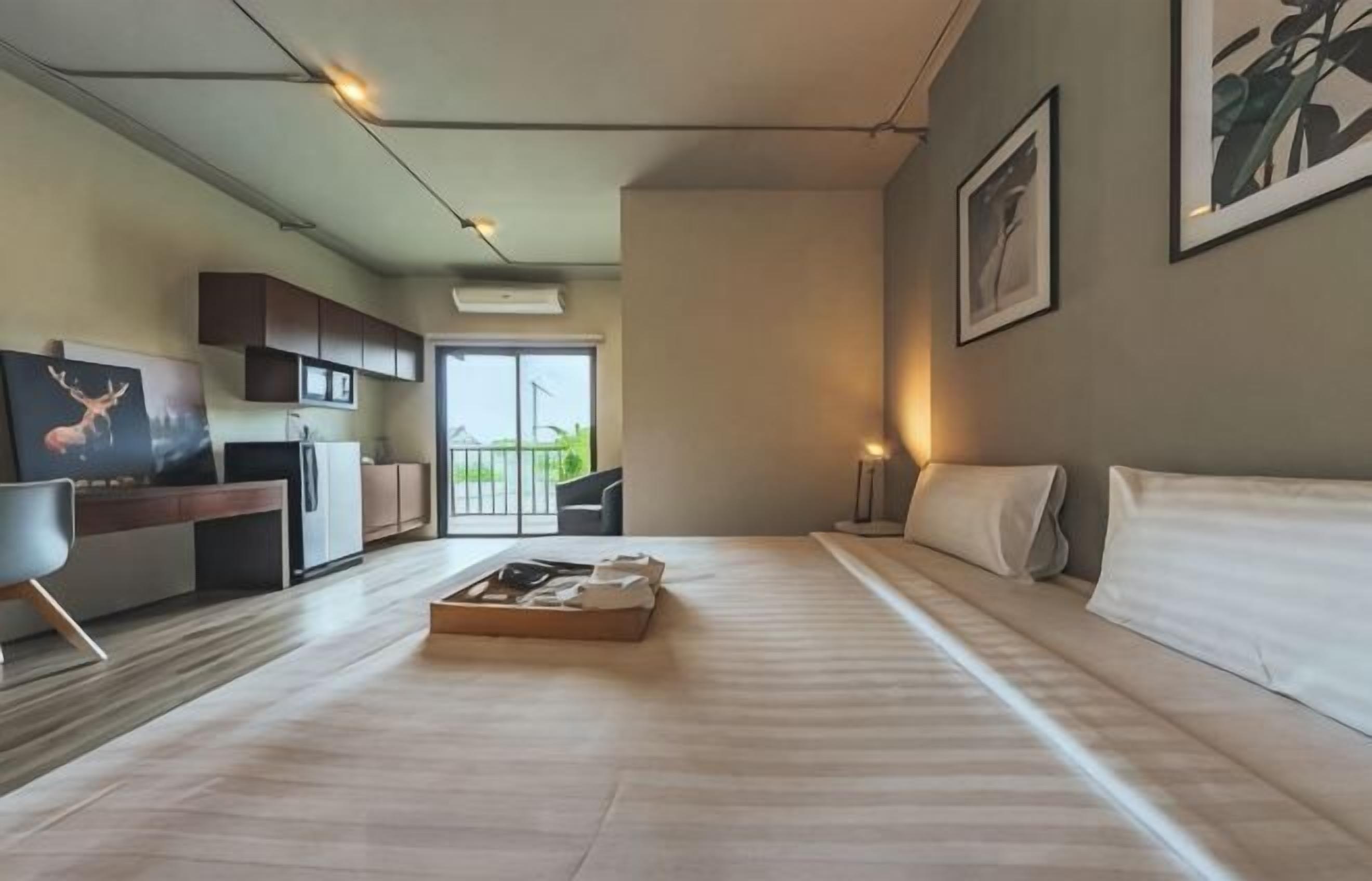 Escritorio, wifi gratis, ropa de cama