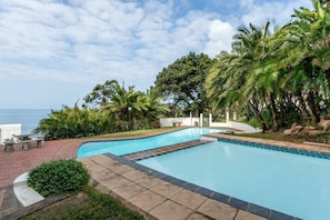 Outdoor pool - Beachfront Holiday Home (Ballito)