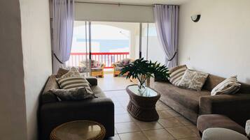 Apartemen Keluarga, pemandangan samudra | Area keluarga | Smart TV dan pemutar DVD
