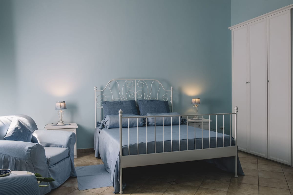 Suite Familiale, balcon, vue ville | Bureau, lits bébé (en supplément), draps fournis