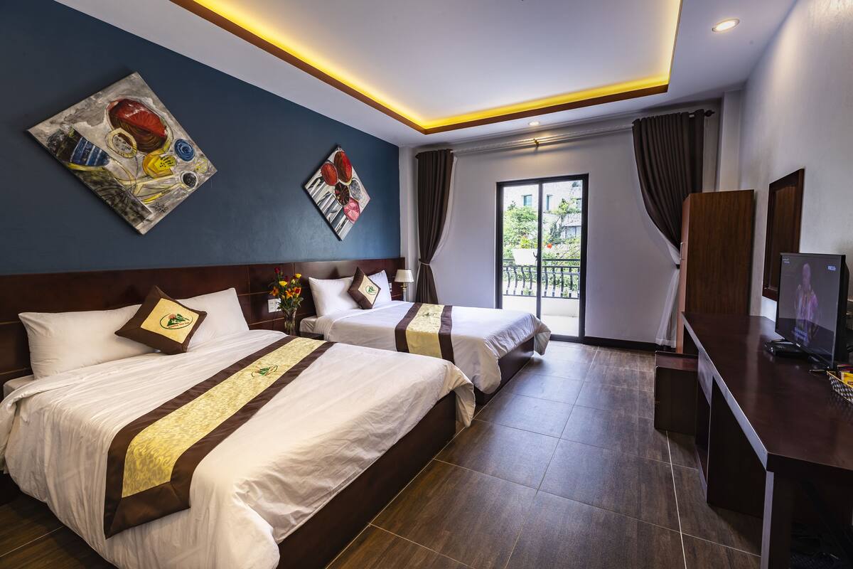 Family Room | Minibar, desk, soundproofing, free WiFi
