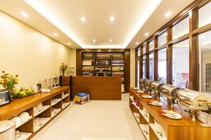 Bữa sáng đặc sản địa phương hàng ngày với phụ phí nhỏ 