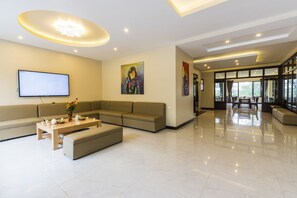 Lobby sitting area - Sunshine View Hotel (Sa Pa)