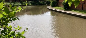 2 - bedroom top floor apartment, town centre, parking for 1 car