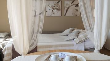 1 bedroom, desk, free WiFi, bed sheets