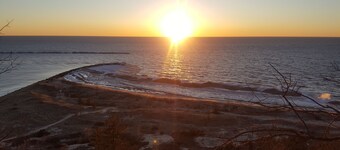 Beautiful, Private, Lakeshore Home- perfect for large families!