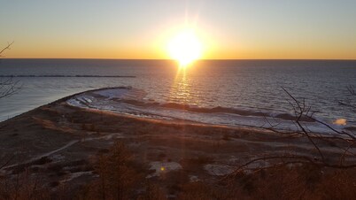 Beautiful, Private, Lakeshore Home- perfect for large families!