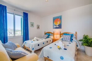 1 habitación, tabla de planchar con plancha, wifi gratis y ropa de cama