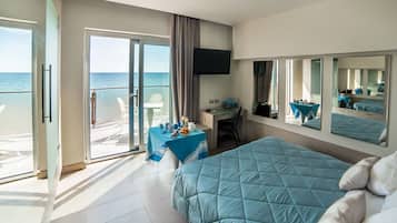 Pengeskab på værelset, skrivebord, arbejdsområde til bærbare computere