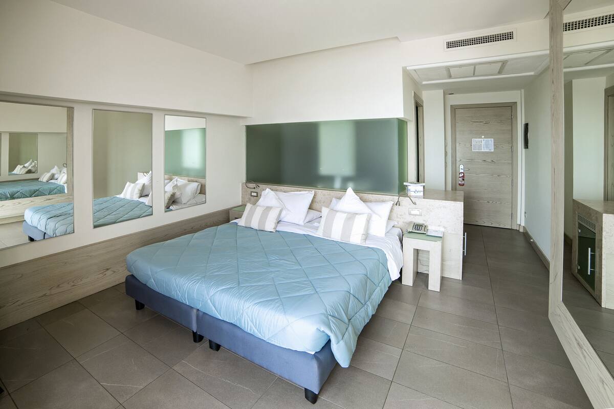 In-room safe, desk, laptop workspace, blackout drapes