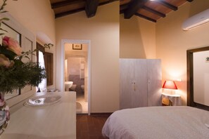 3 bedrooms, iron/ironing board, travel crib, free WiFi