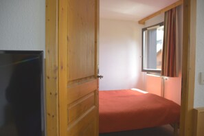 1 bedroom, soundproofing, WiFi, bed sheets