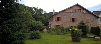 Gran apartamento encantador con jardín en medio de la naturaleza