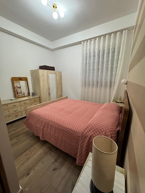 2 Schlafzimmer, Bügeleisen/Bügelbrett, Bettwäsche