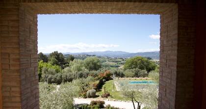 Umbria propiedad con piscina privada y spa, jardines y plazas de aparcamiento privado