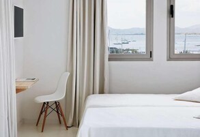 迷你吧、客房内保险箱、熨斗/熨板、免费 WiFi