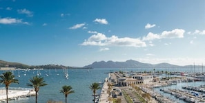 Habitación estándar con 2 camas individuales, vista al mar | Vista desde la propiedad